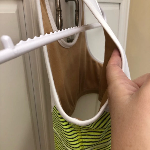 SIZE 7 - Ivivva by Lululemon girl’s cross-back tanktop - Picture 8 of 8